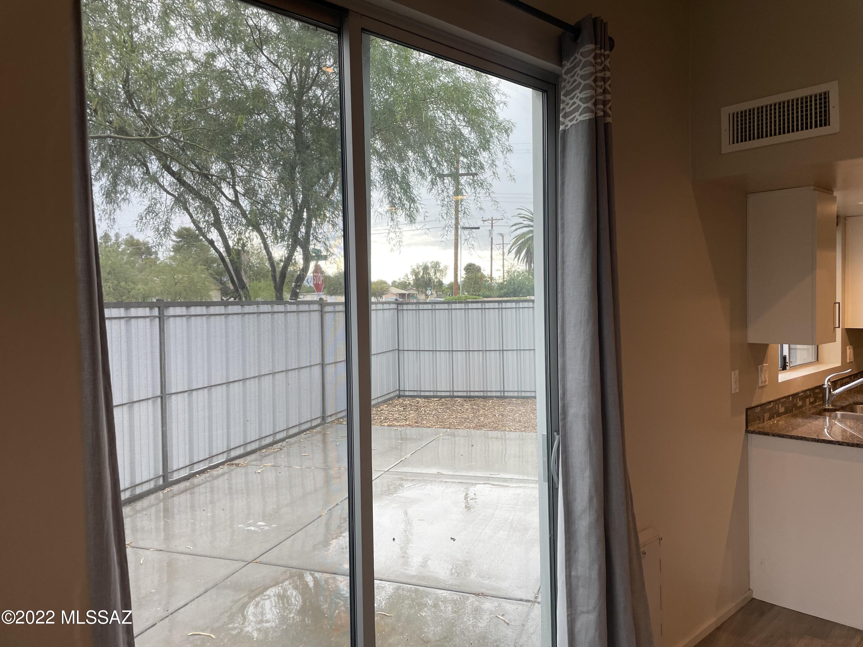 Park Modern SQ20153240738 - Residential Lease