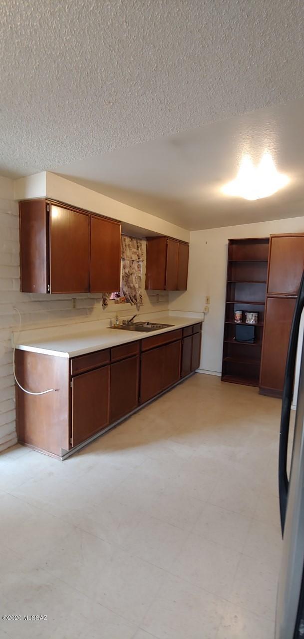 Miracle Mile Manor - Residential