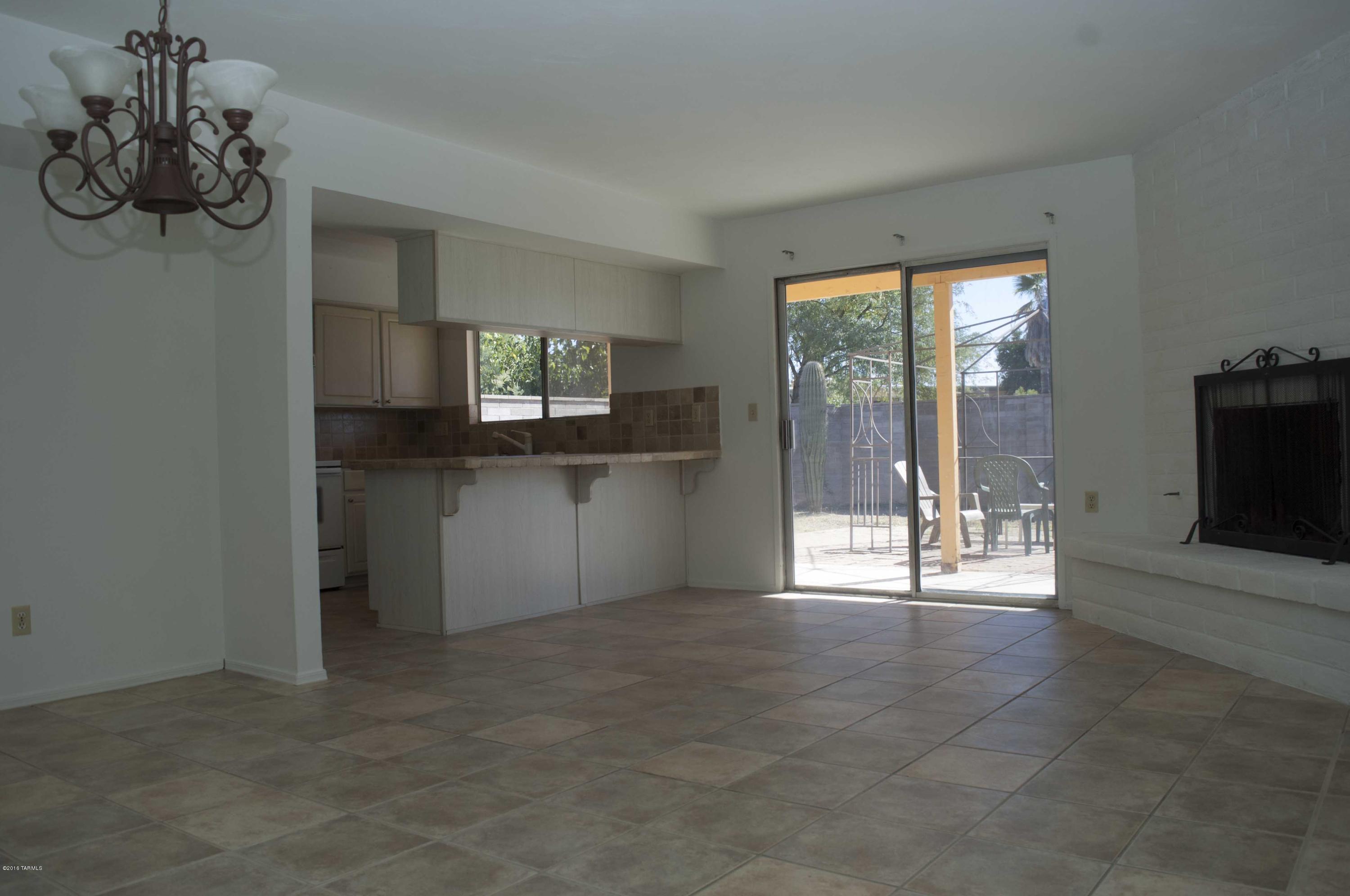 Broadway East (1-112) - Residential
