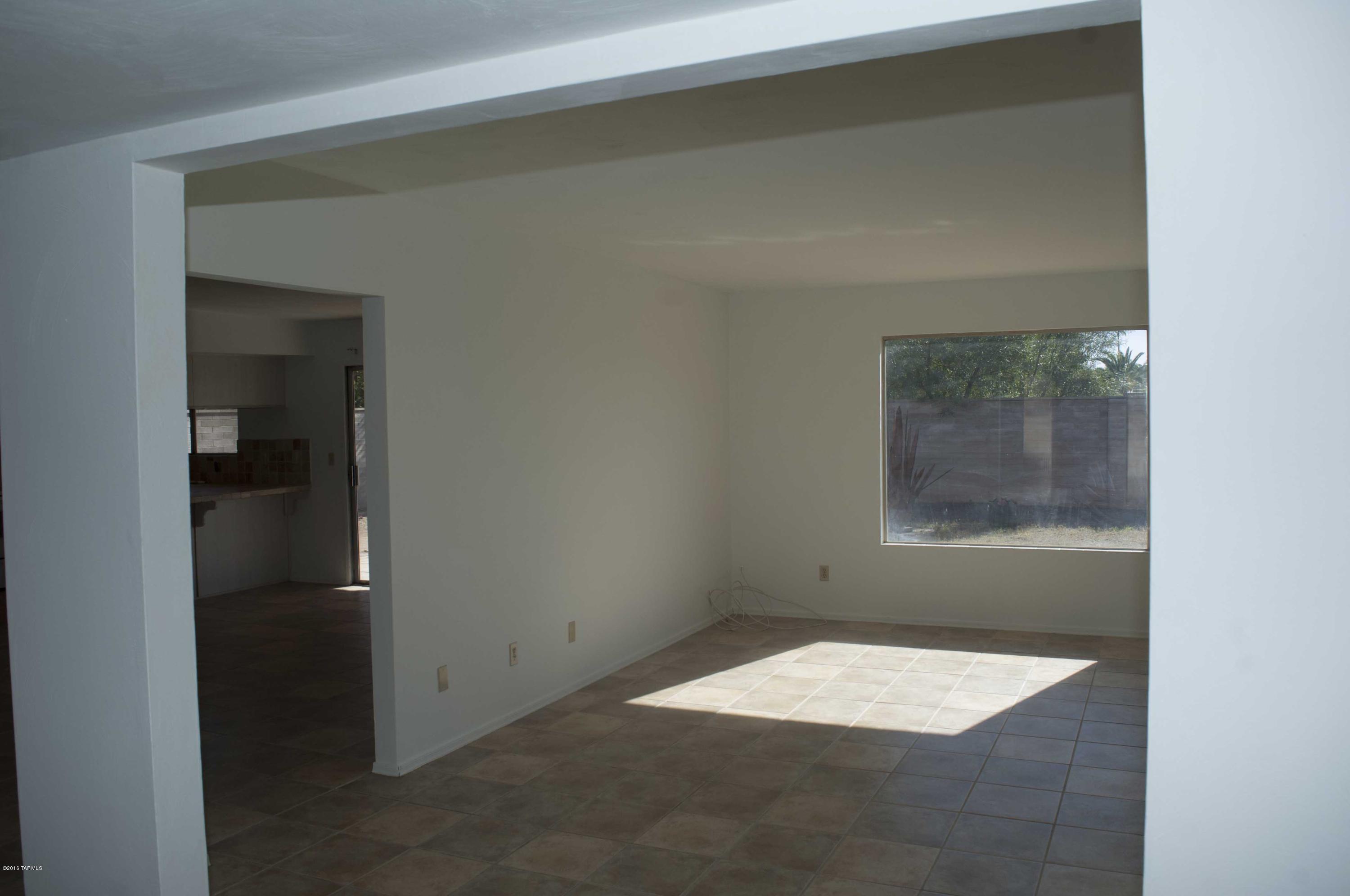 Broadway East (1-112) - Residential
