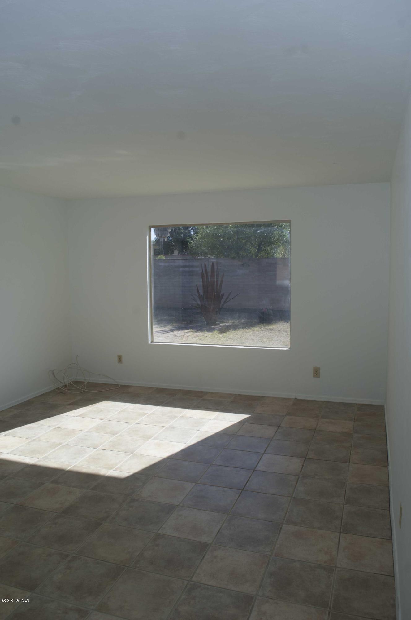 Broadway East (1-112) - Residential