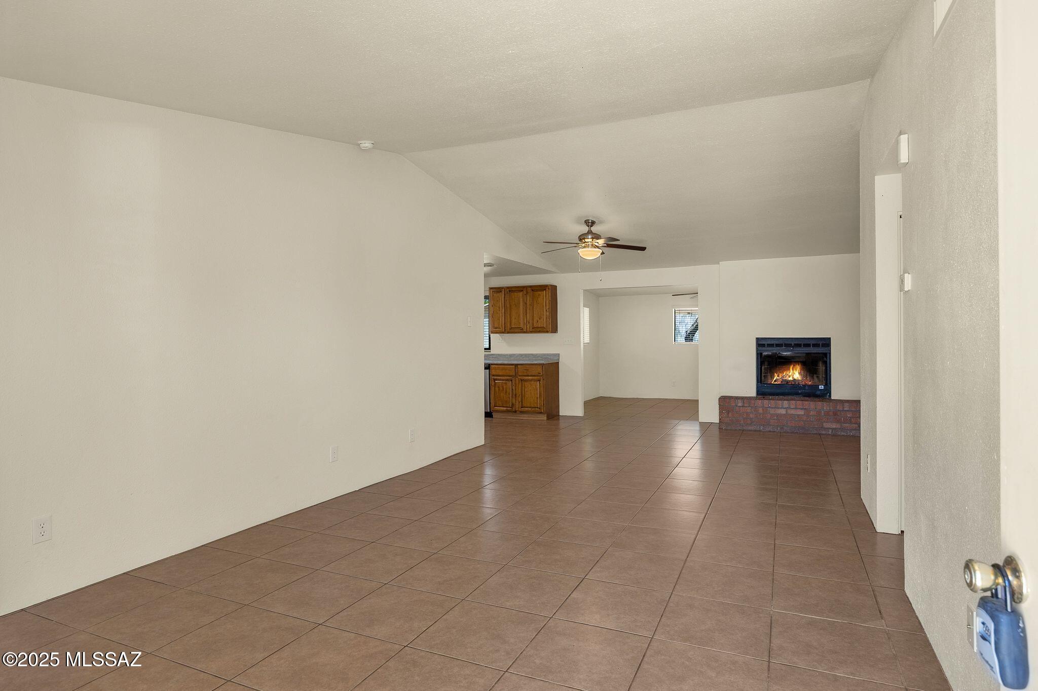 2520 W Vereda De Las Flores