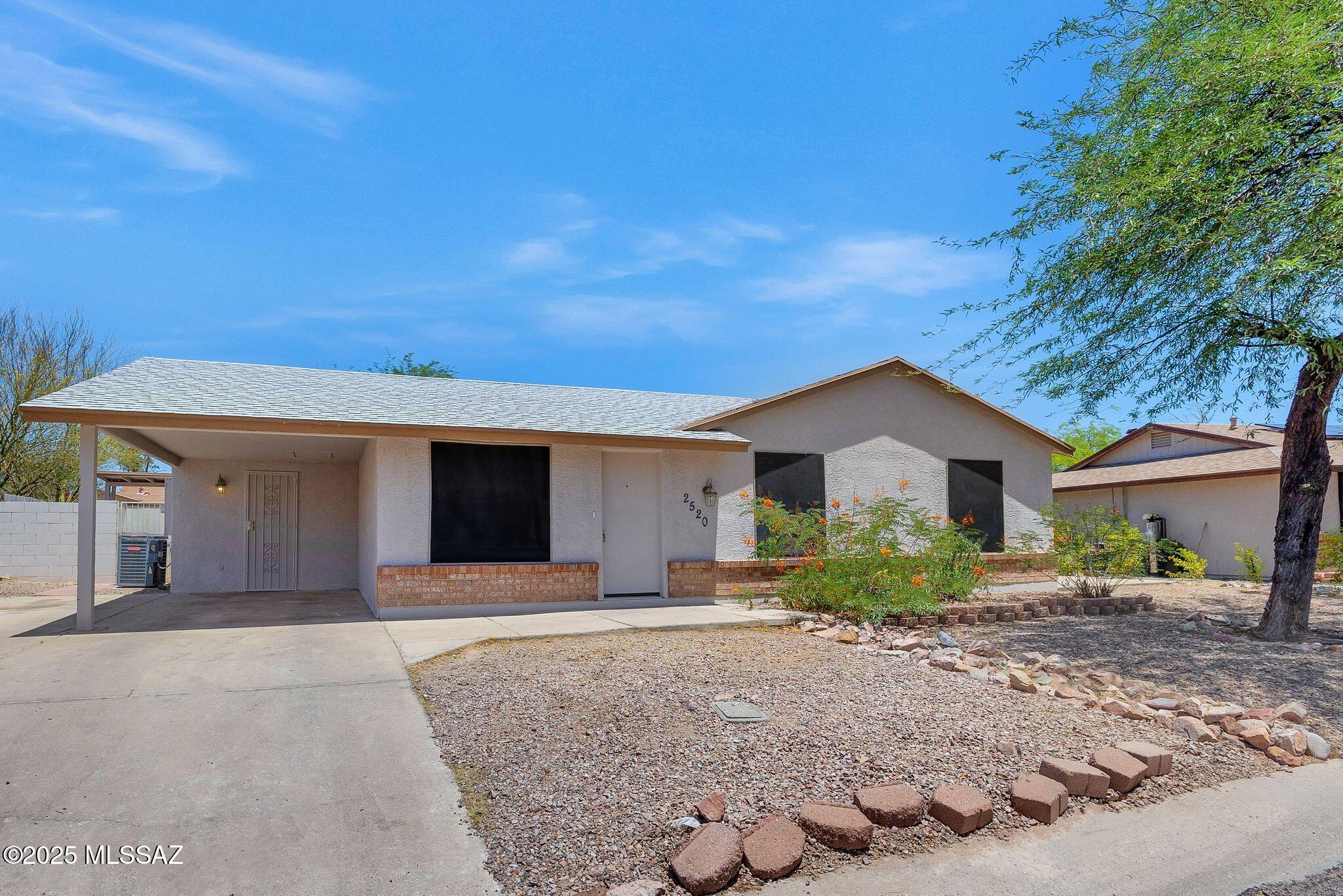 2520 W Vereda De Las Flores