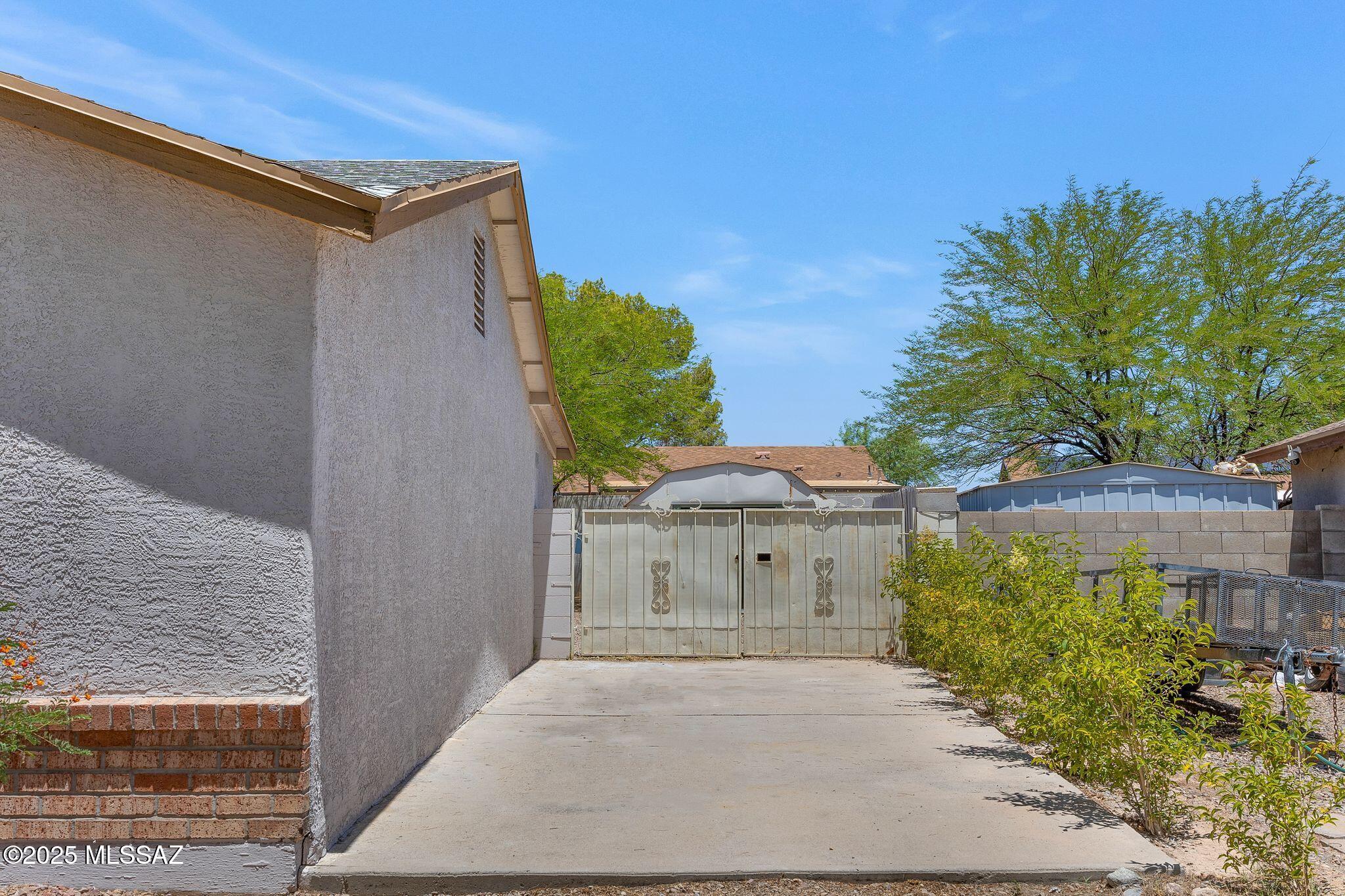 2520 W Vereda De Las Flores