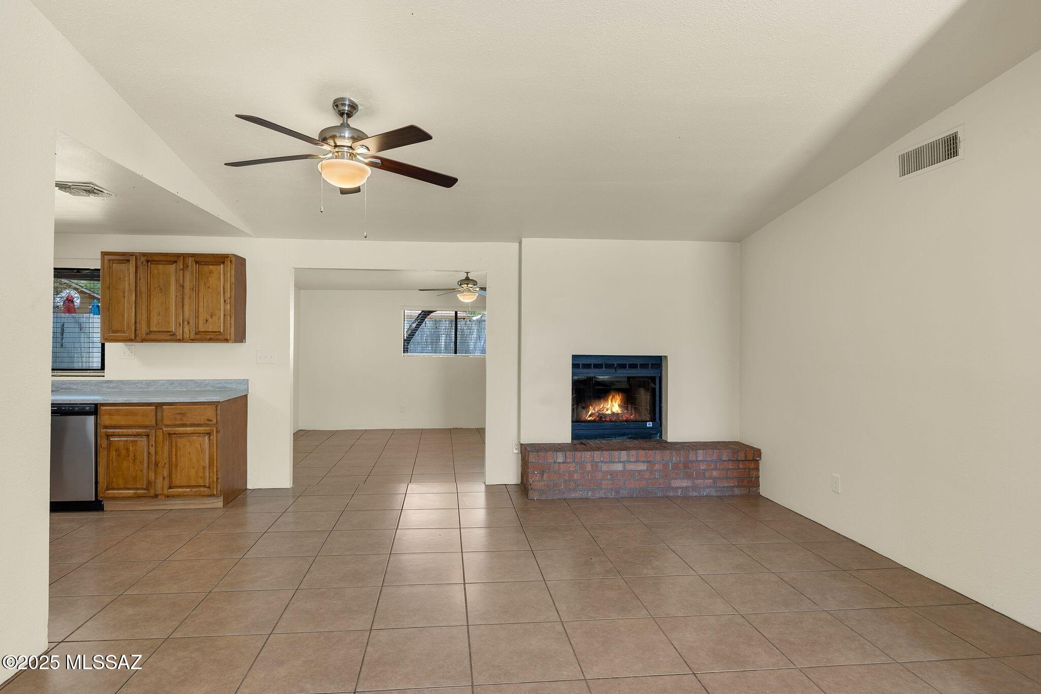 2520 W Vereda De Las Flores