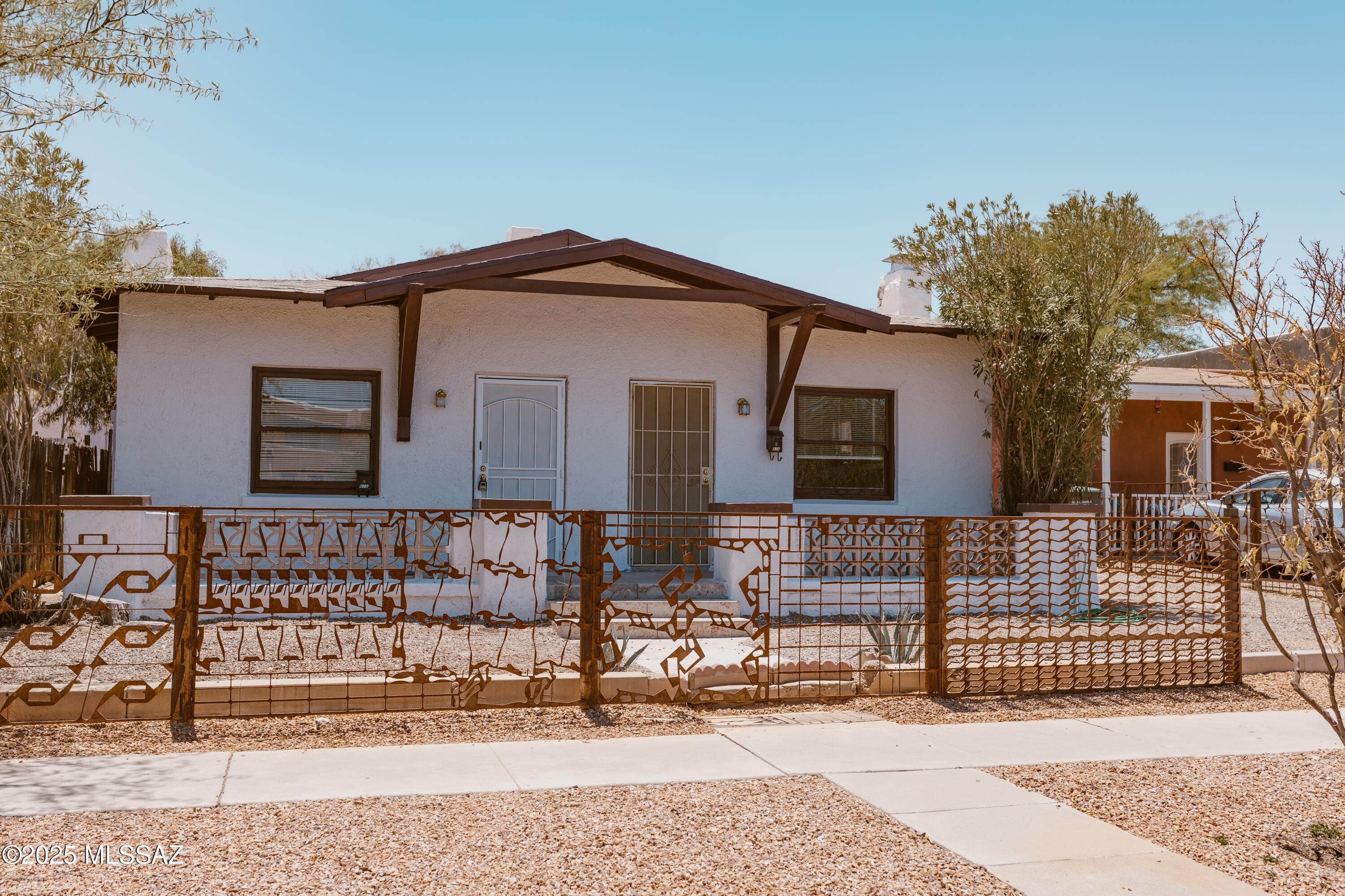 616 E 8th Street