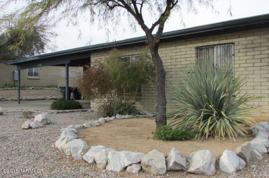 Well maintained home in a great location. Beautiful mountain views. Natural desert directly behind property. Great big backyard. House has all new carpet and a fresh coat of paint. Bathrooms are recently remodeled, too. Move in ready! Just waiting for you!!