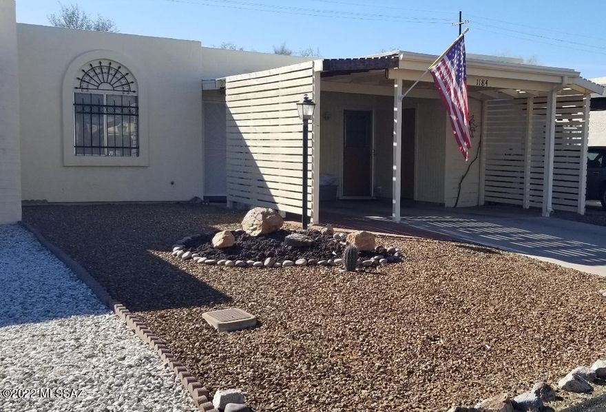 Great location! 2 Bedroom and 2 bath townhouse. Short distance to beautiful Desert Meadows Park. All new Laminate flooring, ceramic tile in bathrooms and kitchen. Bright sunny south facing Arizona room looks out to desert landscape, with no neighbors behind. Home is mostly furnished (at no added value), with the exception of the secondary bedroom. Roof was done 2021. Termite contract transfers to buyer. Green Valley Rec offers so many wonderful amenities, classes and entertainment. Shopping and Post Office close by, as well as the fire department. The Mail box is directly across the street from the home. Long driveway easily accommodates 2 cars, with guest parking across the street. A gem in Green Valley!
