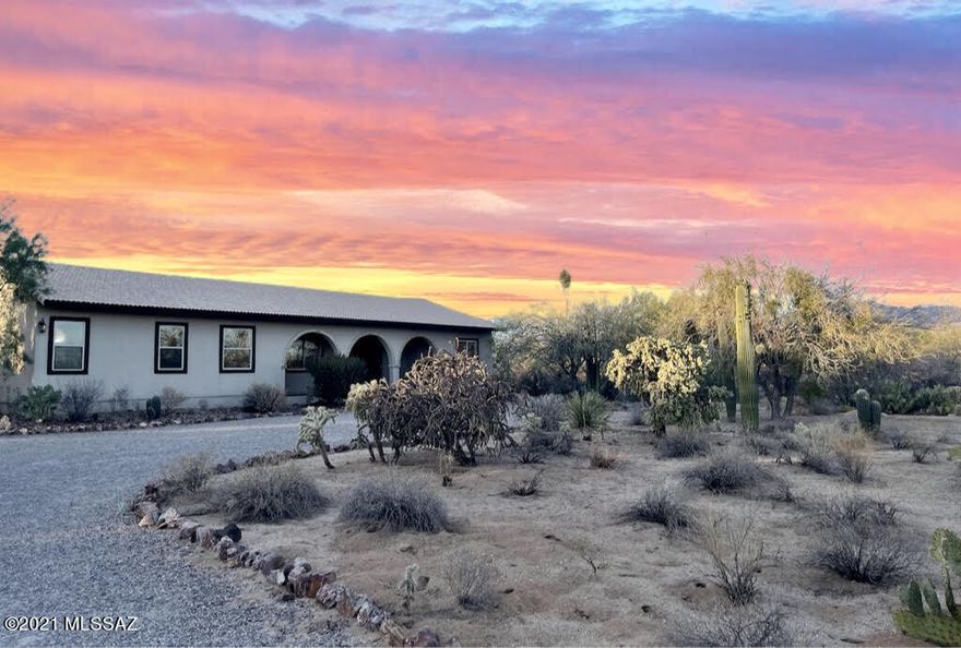 This Spacious and Welcoming Suburban Ranch Custom Home in the Northwest Tucson suburbs is waiting for you. Nestled within your own private desert oasis surrounded by panoramic mountain views, 2902 W Oasis is an outdoor lover's dream. Raise horses in your own well maintained corral or invite guests to visit in their own detached 400 sq ft guest house. You will have a beautiful 3.35 acres of fenced in Arizona paradise. Full RV Hookups and NO HOA!! All that's missing is you.