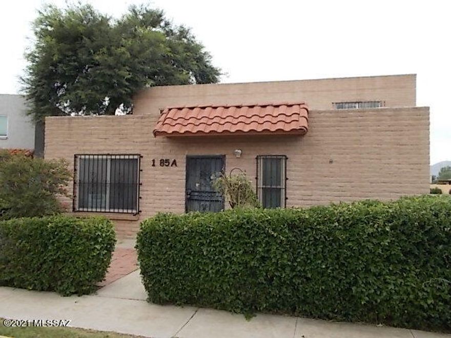 QUIET NORTHEAST TOWNHOME COMMUNITY WITH MATURE PARK LIKE SETTING. NEW CARPET, SPACIOUS KITCHEN WITH TONS OF STORAGE.  NICE SIZE BEDROOMS, WASHER/DRYER, COVERED CARPORT. LOVELY COMMUNITY POOL.  HOA COVERS ROOF, WATER, EXT. PAINT, POOL, EXT. INTURANCE.  THIS IS PERFECT SEASONAL HOME.