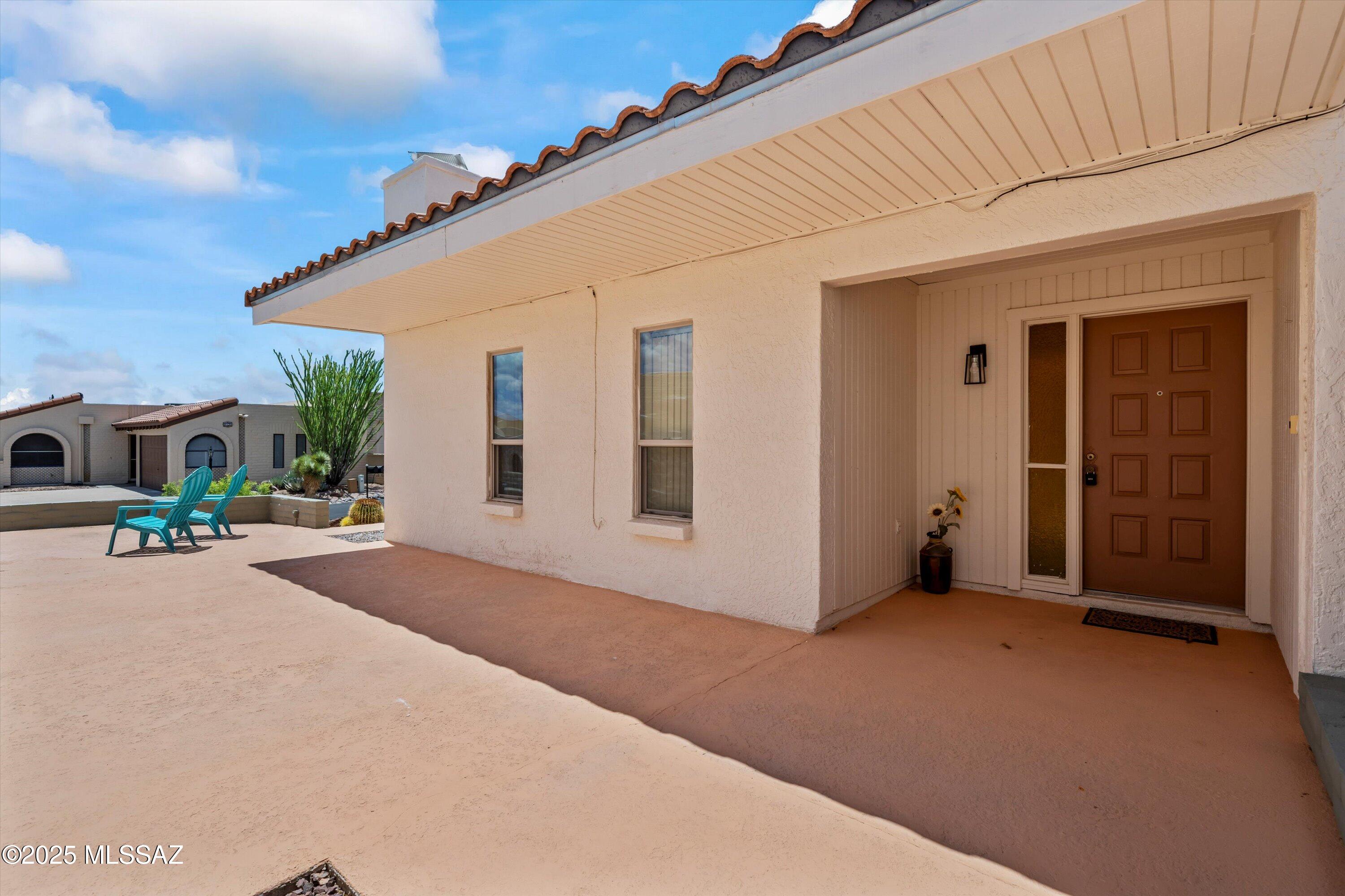 1040 W CAMINO VELASQUEZ