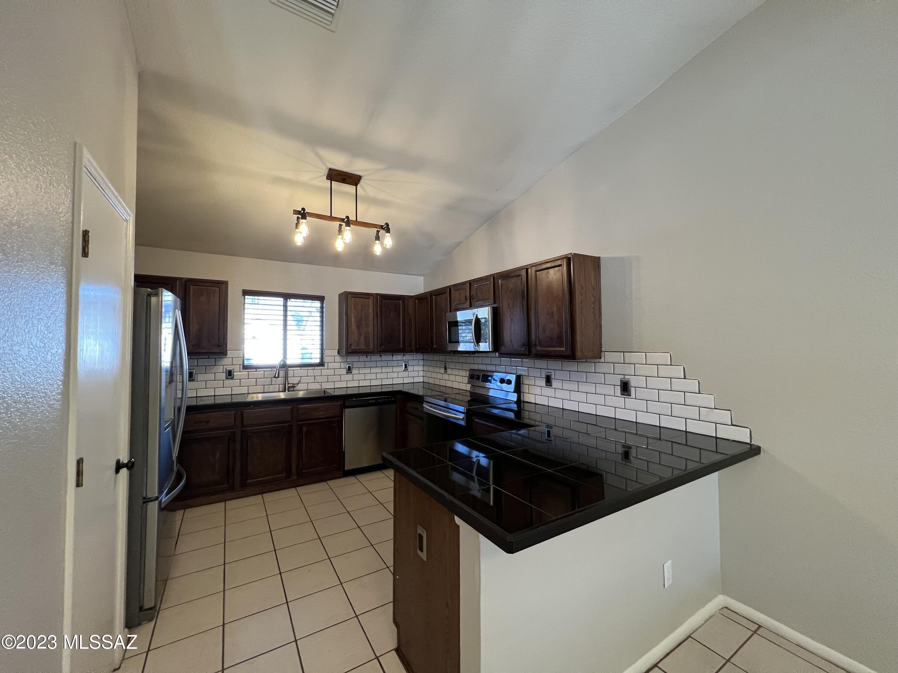 Elliott Homes At Rita Ranch (1-521) - Residential Lease