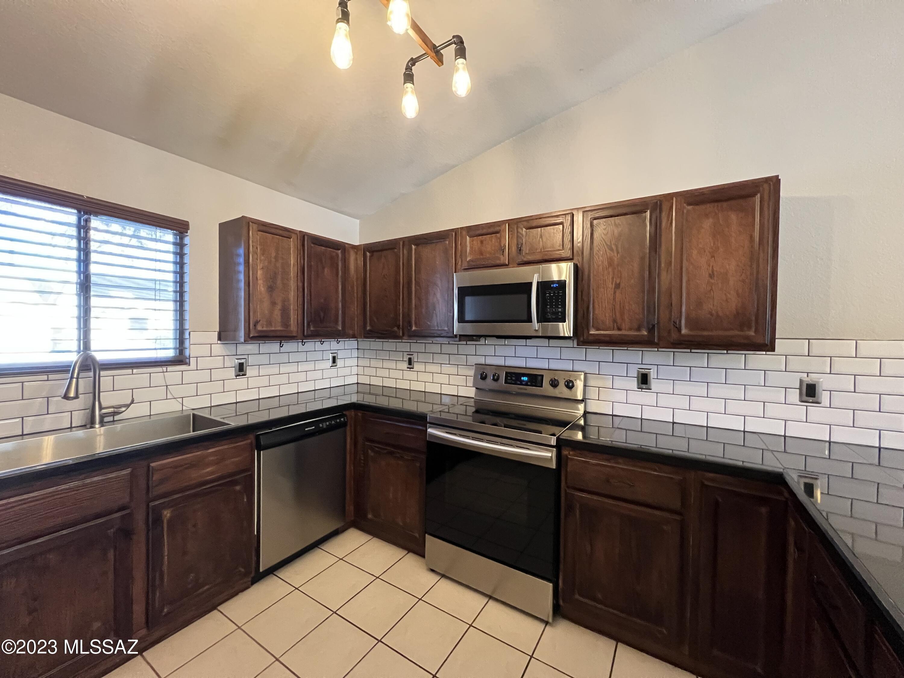 Elliott Homes At Rita Ranch (1-521) - Residential Lease