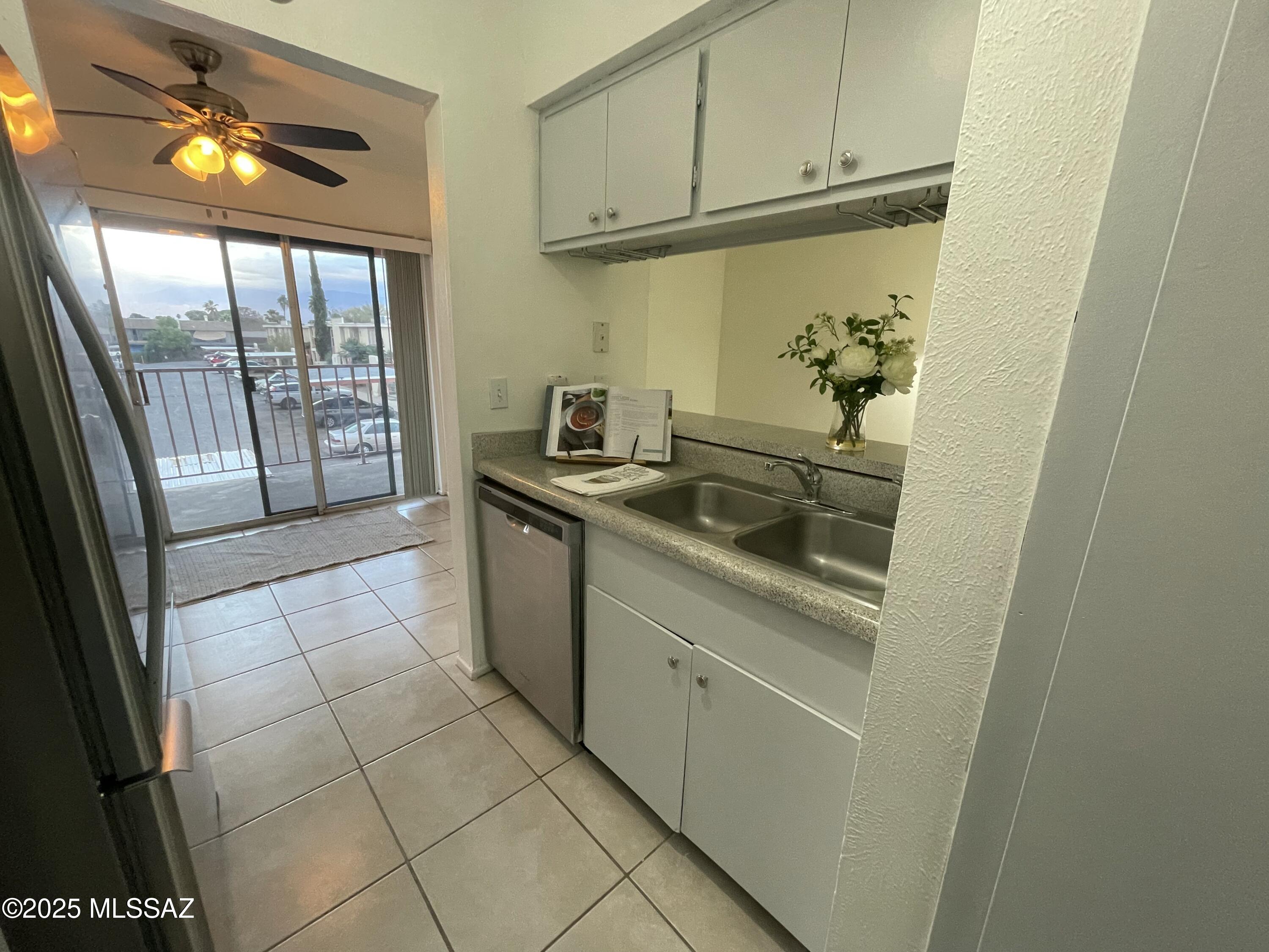 1600 N Wilmot Road 258