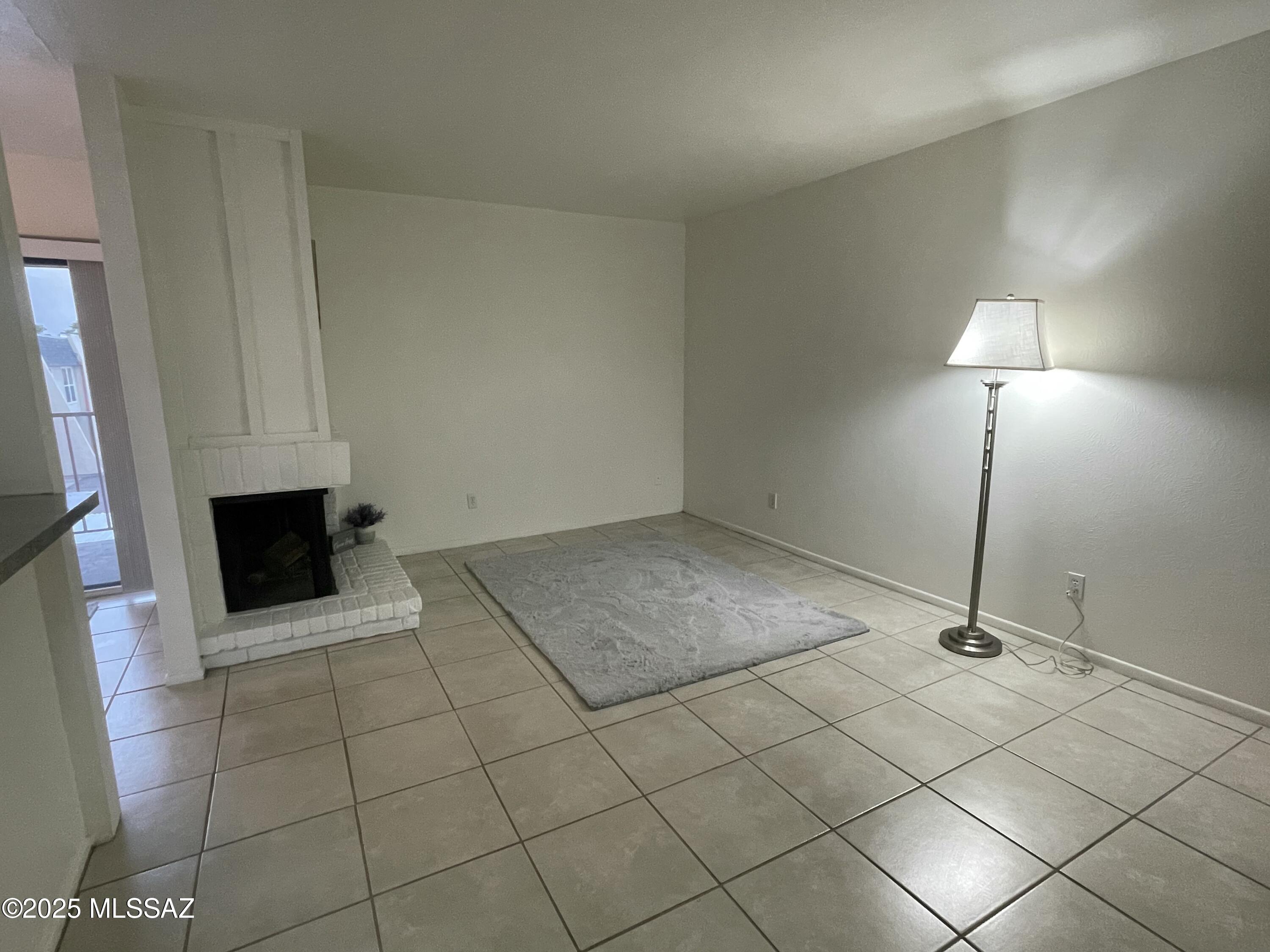 1600 N Wilmot Road 258