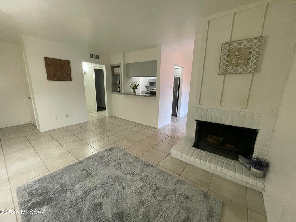 listing image 0