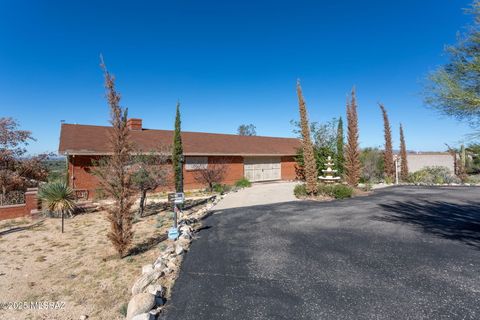 Photo of 8901 N Riviera Drive, Oro Valley, AZ 85704 (MLS # 22529130)