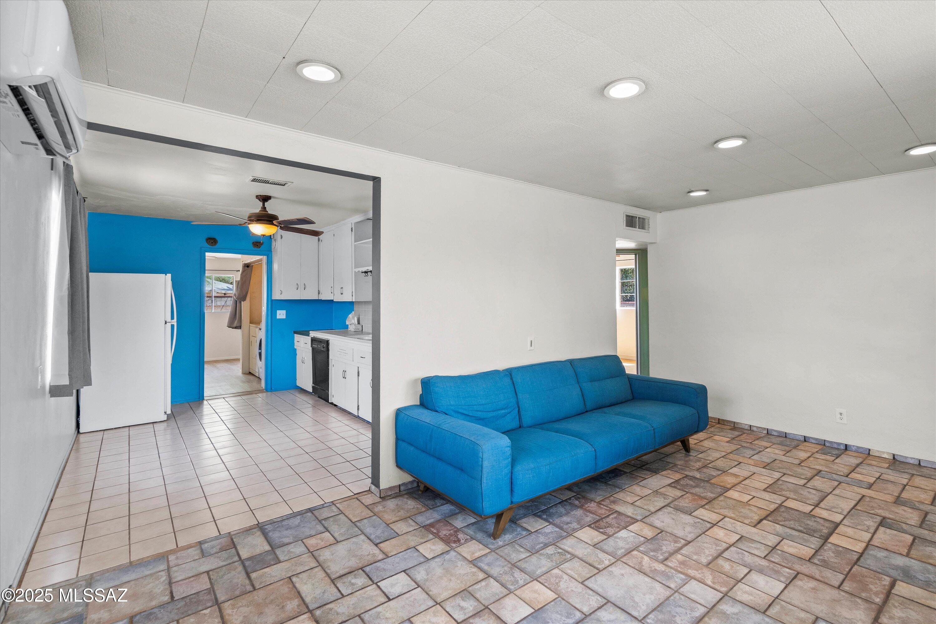 2801 E Beverly Drive