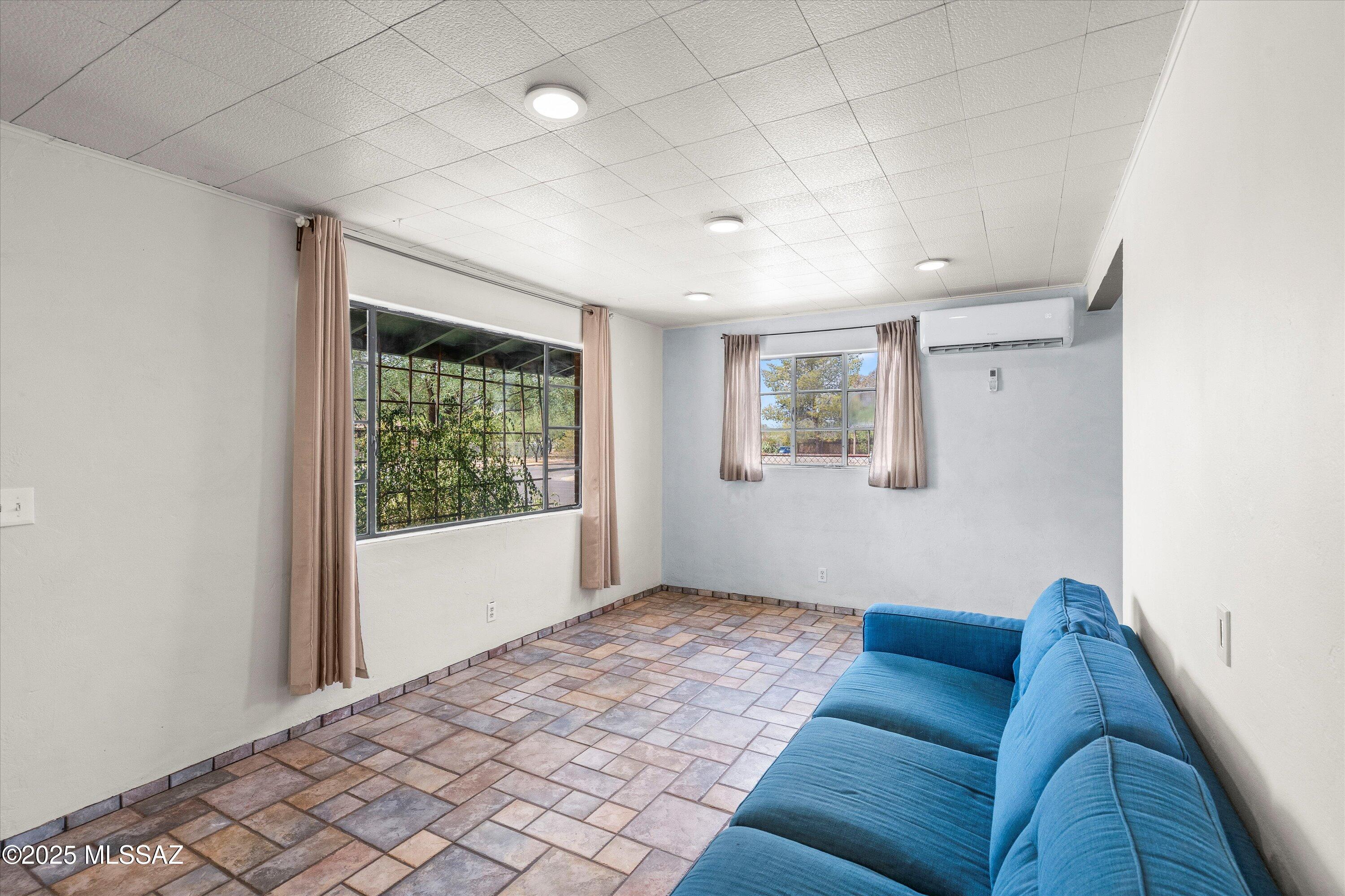 2801 E Beverly Drive