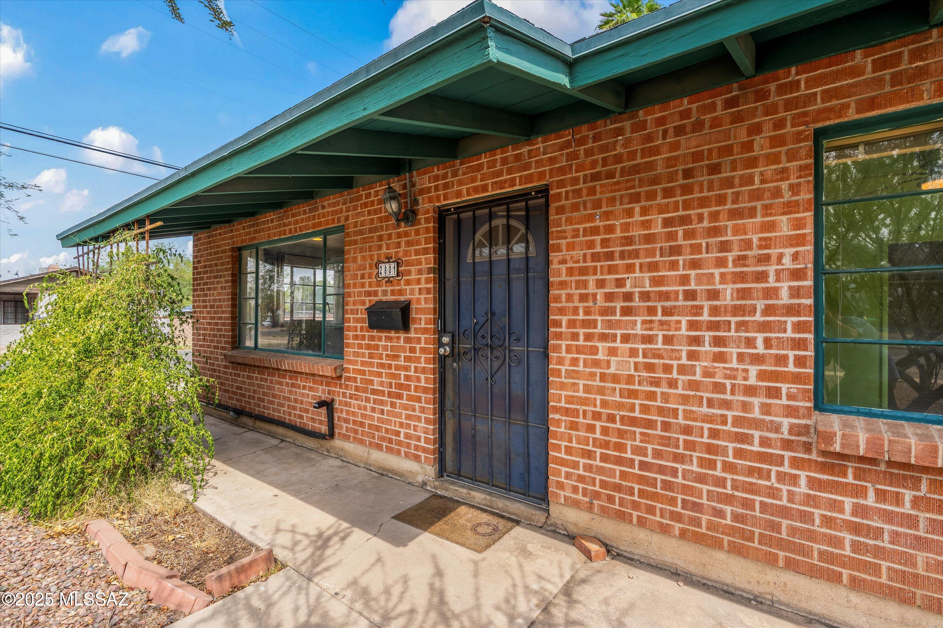 2801 E Beverly Drive