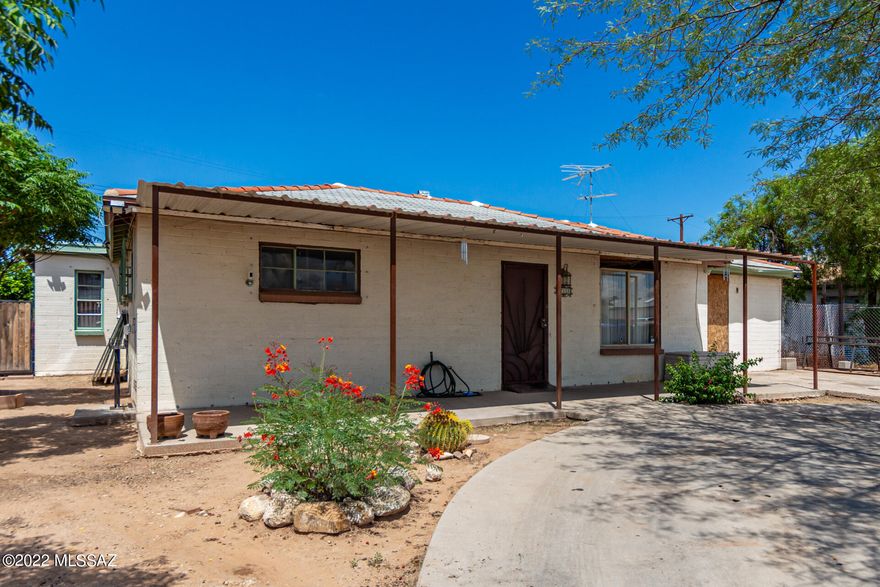 Great investment opportunity or starter home. 1757 SqFt. Mission Manon home with 3BD/2BA. Split bedroom floorplan.  This property is being offered at a price any handy homeowner, investor or renovator will be excited about. Fix up special ready for your fresh ideas. Central kitchen with large dining area, Formal and casual living areas. Big laundry with storage.  HVAC system and newer H2O heater. Large workshop with electricity for the hobbyist, car enthusiast or home based business.  Great location with easy access for commuting, shopping, dining, schools and more.   Hurry before it's gone.