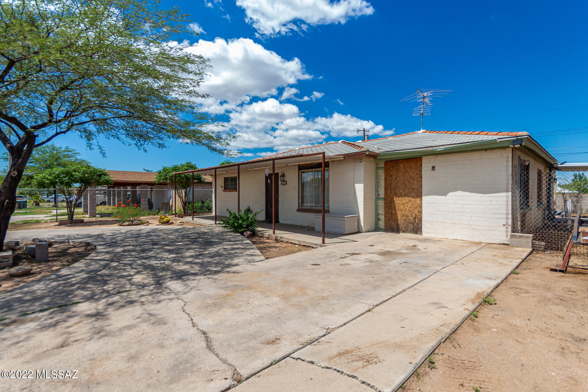 Mission Manor - Residential