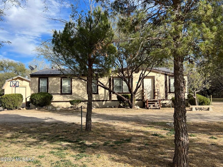 Nice open floorplan w/split bedrooms on over an acre of land.  Bright kitchen area with plenty of counter space.    Tape and texture, 2 X 6 construction home with a metal roof (new in 2022).  Carpet is only a few years old and in great shape.  Location is out in the country but just minutes to town.  Mature trees for summer shade.  Large shed for storage.   Chain link fenced area in the back. Come enjoy the sunsets.