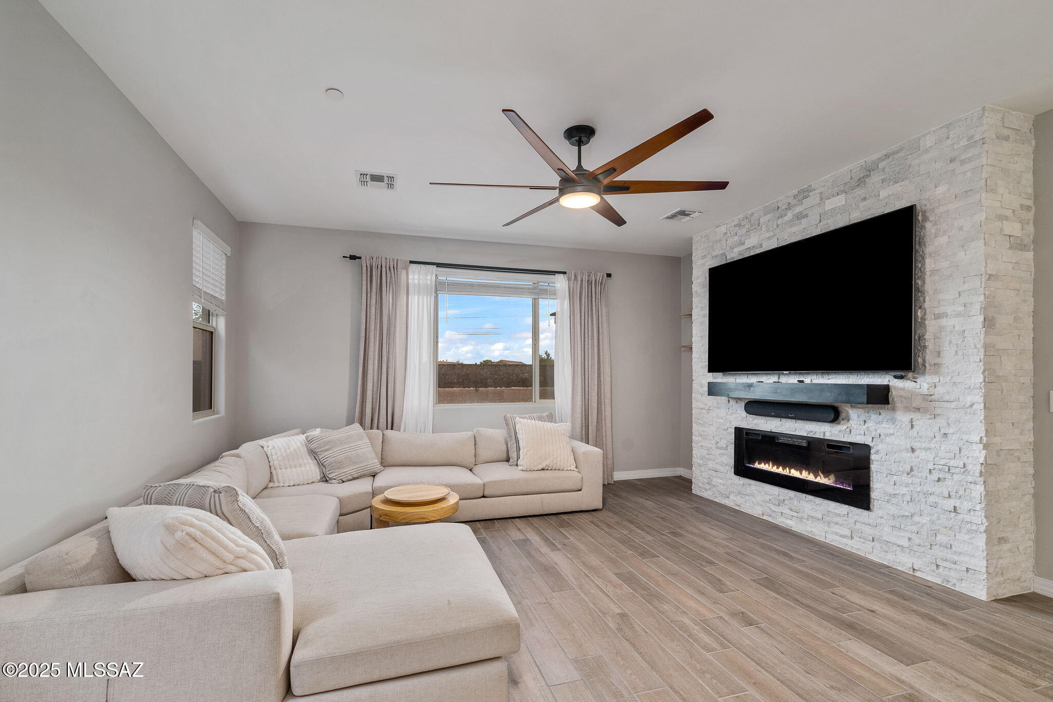 12237 N Goldenview Lane