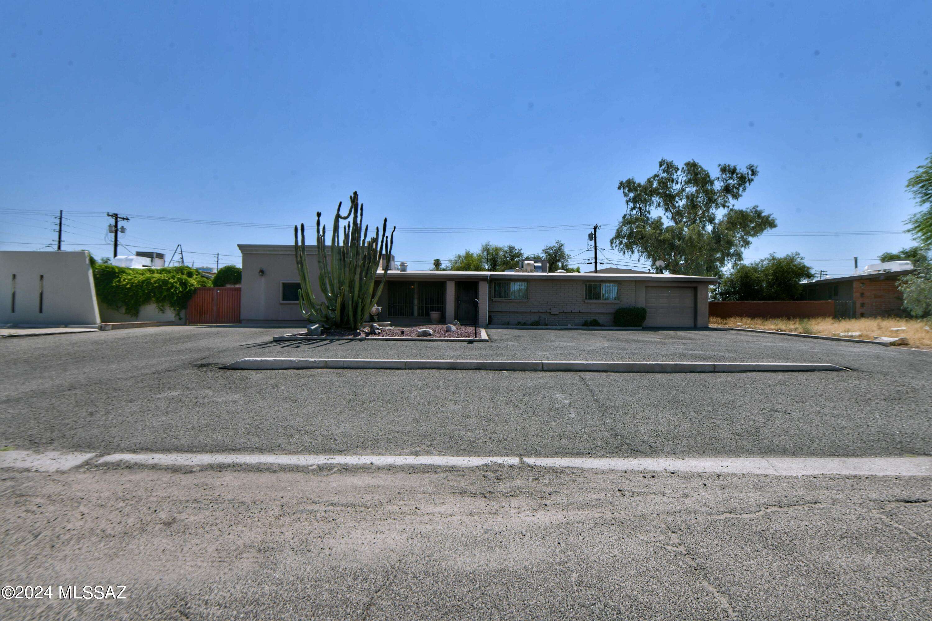 View Tucson, AZ 85710 house