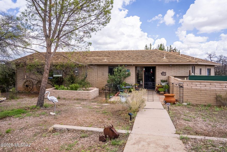 Great two bedroom/2 bath home sits on top of hill with views all around of the mountains.  Has great deck on the back of the house to enjoy the mountain views.  Gated community with space between houses.