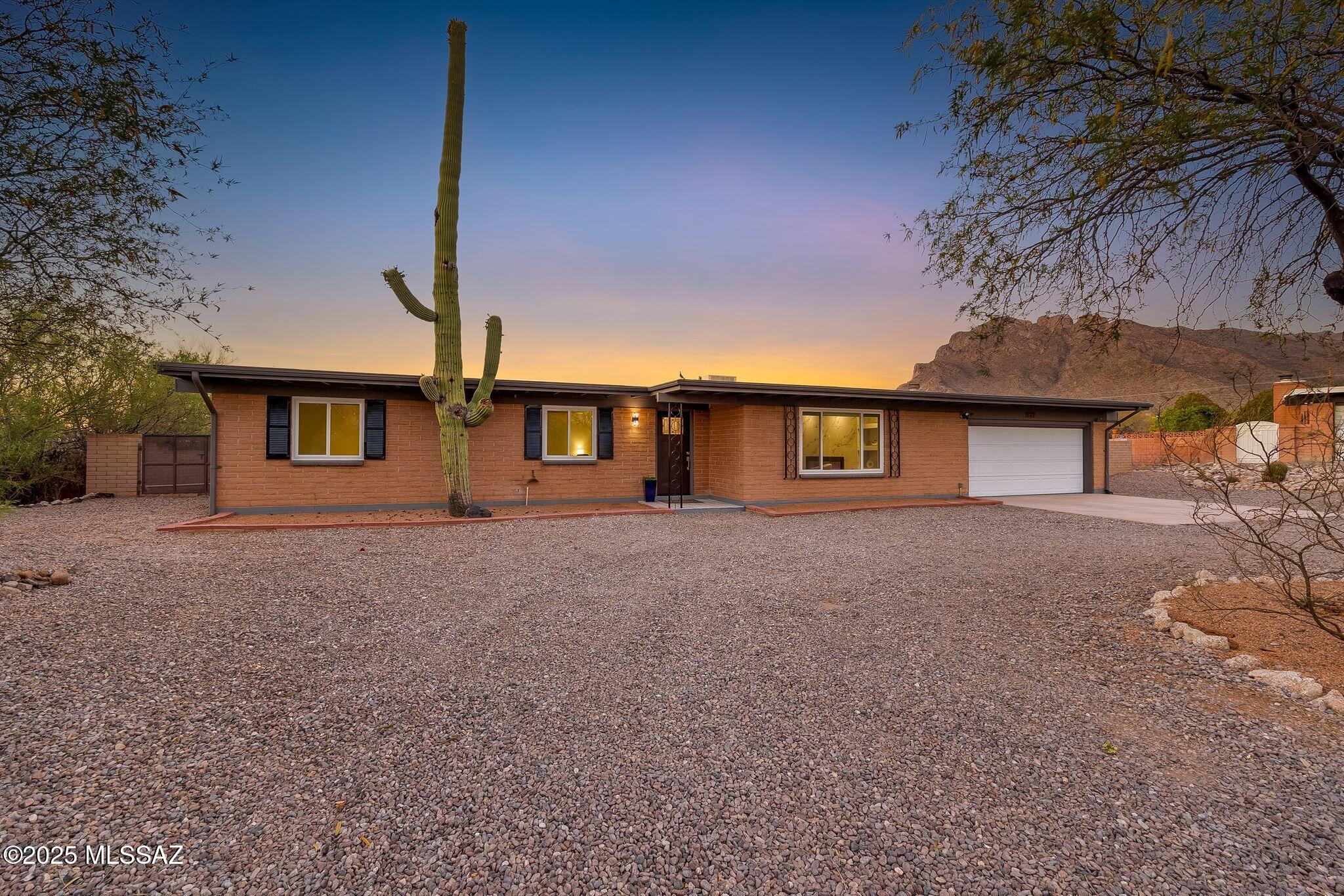 652 W Camino Del Oro