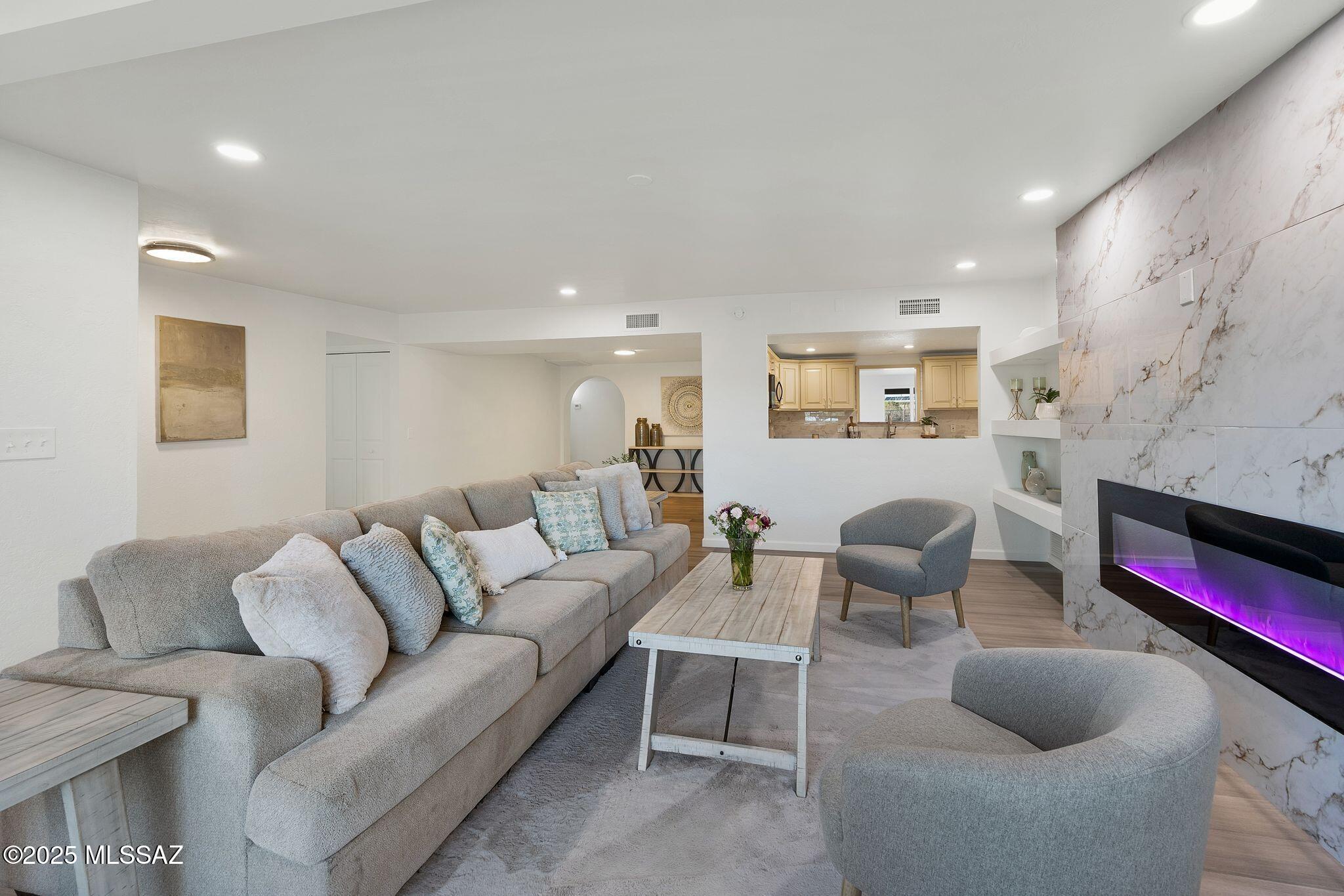 Rancho Feliz (153-352) - Residential