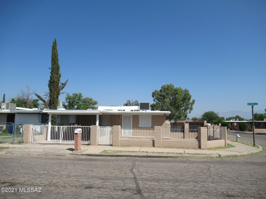 Super nice, clean, well maintained TURNKEY 3 bedroom/2 Bath townhome that feels like a single family residence. Large Corner Lot! NO HOA! Fresh paint inside & out. Roofs on home and masonry shed come with warranties (1 year on main / 2 yr on shed - both from 9/2/21). Lovely Kitchen. 410A Central A/C! LED lighting. Ceiling fans thru-out (3 w/light kits). Large master w/spacious master bath. The other (2nd) bath includes a large shower. Ceramic Tile Floors Thru-out. Skylights. Laundry Room. Oversized carport w/gate. Walled & pavered front courtyard. Covered rear patio, and lots of paved and unpaved rear & side areas (even a small basket ball court). Car 
Gate to walled rear and room for several cars/trucks/trailers/'toys'/or whatever. Awesome Masonry Shed Bldg w/warrantied revitalized roof.