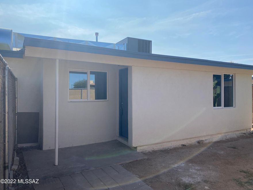 8% cap rate. Renovated 4-plex with (2) 2 bed/1bath & (2) 3 bed/2bath. New roof, HVAC, windows, flooring, bath & kitchen fixtures. Private yards & washer/dryer hookups. 2 bed $1,400/mo. till 10/31/23. 3 bed $1,750/mo. till 9/30/23. Do not disturb tenants in 3045 & 3049. Occupied units shown with accepted offer. Seller carry available.
**Offers responded to Mon - Fri**