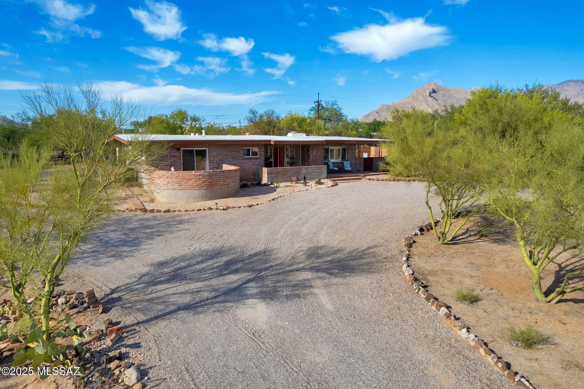 1220 W Giaconda Way