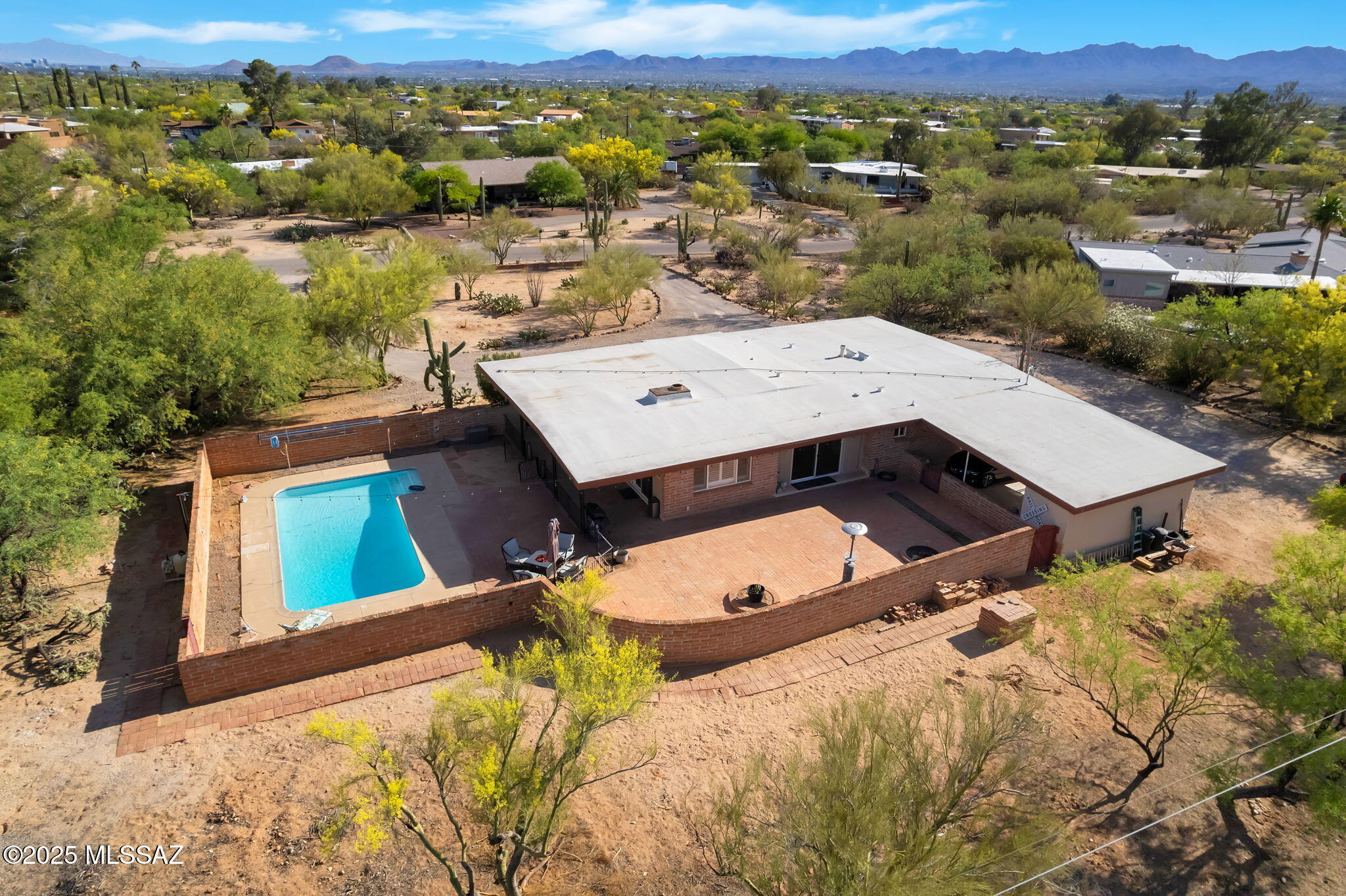 1220 W Giaconda Way