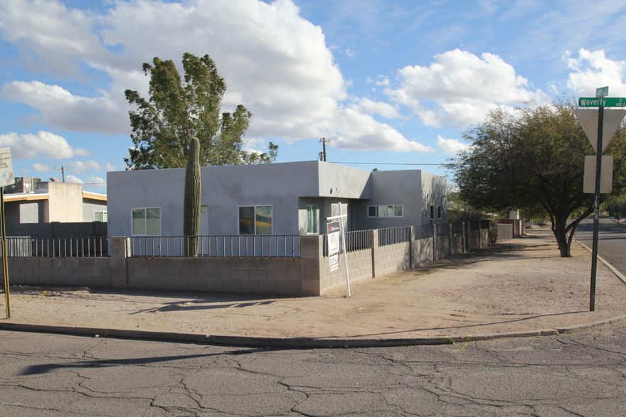 Professionally managed by Apex Team with Keller Williams of Southern Arizona. Designated Broker: Jodi Koch

Gorgeous fully remodeled new home located about a mile from the UA. Property has been upgraded with modern tile through-out! The kitchen comes loaded with granite counters & new stainless steel appliances. The house has a large master en-suite with walk-in closet. Two additional full bathrooms to accommodate the other 4 other bedrooms. Each bedroom has a ceiling fan & great closet space. Property is equipped with inter wall insulation to limit noise, Central heat & A/C. Fire pit in the yard, great for entertaining. 

Call 520-414-4313, or email contact@apexaz.com for more information, and to schedule a viewing! Shown by appointment only