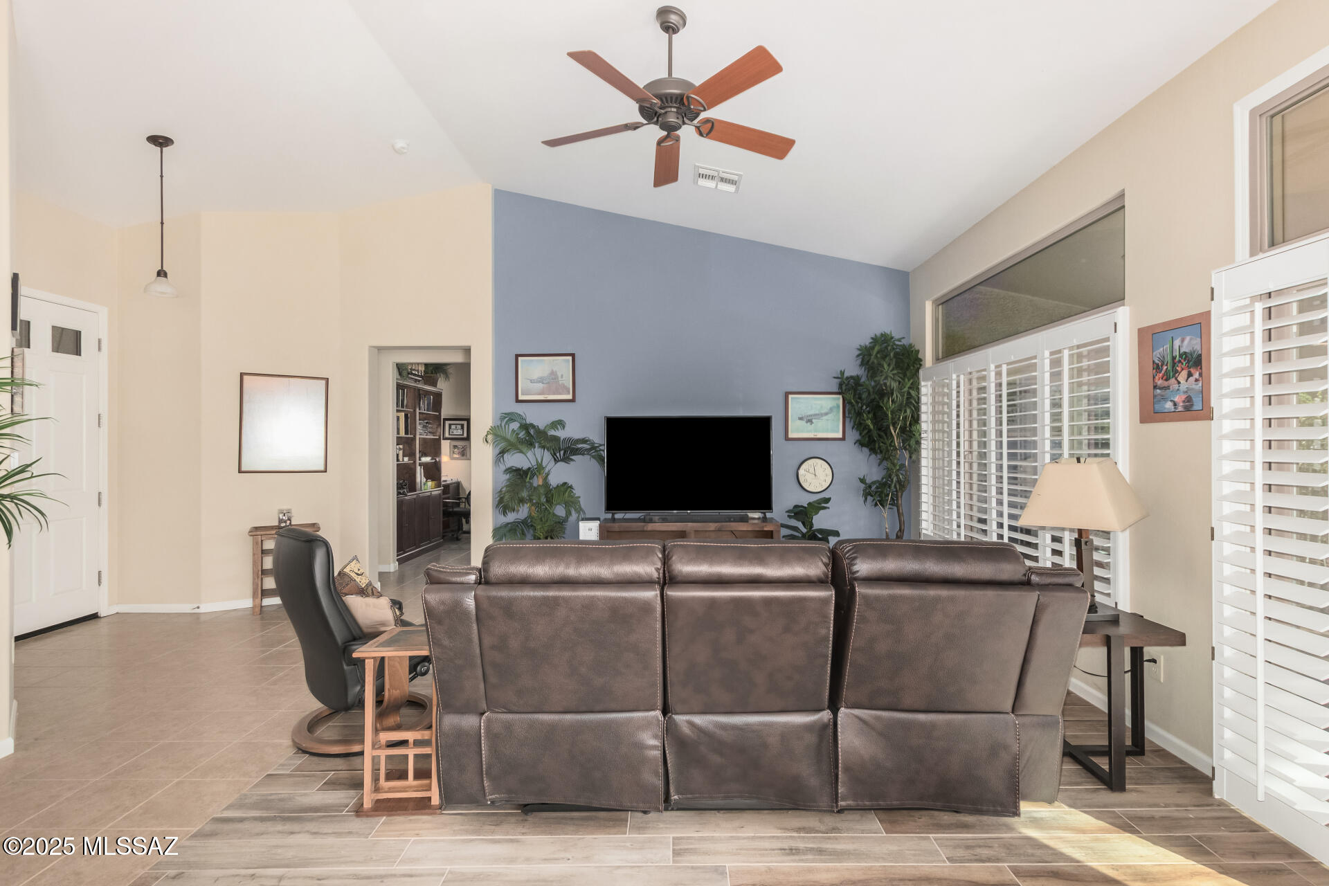 906 N Desert Deer Pass