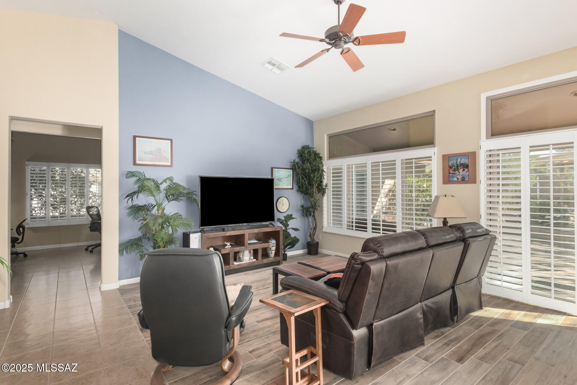 906 N Desert Deer Pass