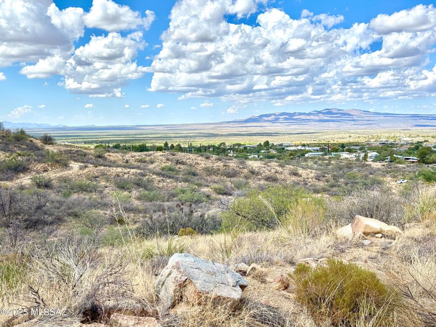 Incredible views and beautiful sunsets! Site built homes only. Elevation is approximately 4,500 ft.  Oracle is an escape from the desert heat with lower temperatures and dense vegetation. Buyer to verify utilities.