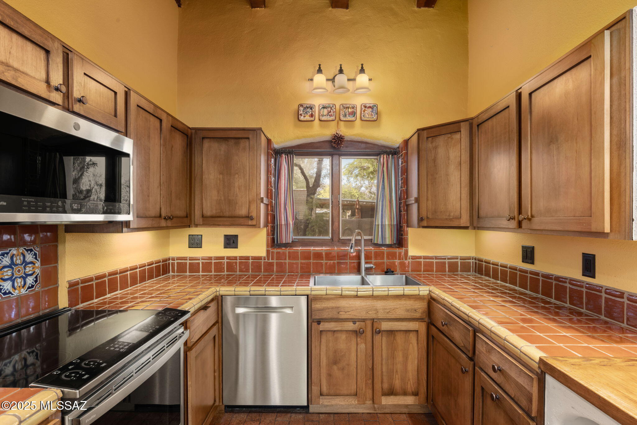 Fort Lowell Place (1-12) - Residential