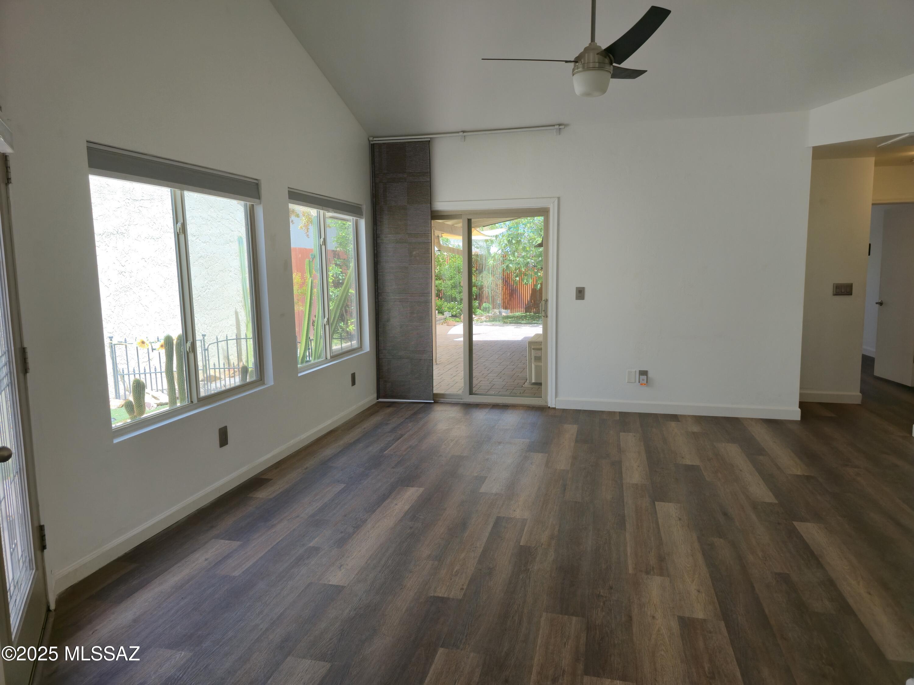 2802 W Carnation Place
