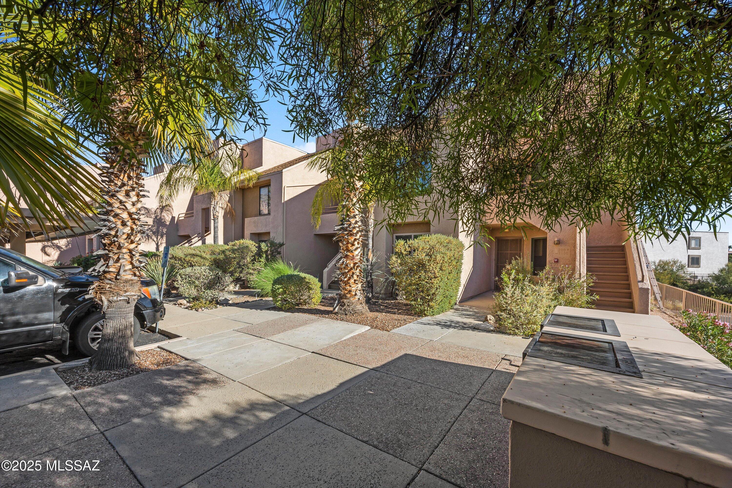 5675 N Camino Esplendora 1100