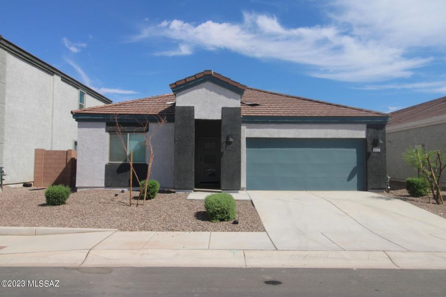Valentines Love Credit of $500.00 if lease signed before 02/14❤️❤️.  

1,823 SQ FT! 4 bedroom, 2 bath home in The Village At Barnett! 2021 build with modern upgrades + smart home features throughout. Desirable single story floor plan! Stunning eat-in kitchen with included appliances, & expansive center island/breakfast bar. Open concept living/dining, great for entertaining! Neutral interior with tile flooring in all the right places. This home offers 4 generously sized bedrooms! Primary suite with full bath + walk-in closet. Blinds + ceiling fans! Laundry room with included washer/dryer. Enjoy a low up keep backyard with covered patio! 2 car garage. PREVIEW ANYTIME!!
https://app.tenantturner.com/qualify/13266-north-jessett-lane?p=Company
3D Virtual Tour
https://my.matterport.com/show/?m=NuPcW2w2fBA
Review the Resident Qualification Requirements and Fee Structure: https://www.onqpm.com/tenant-qualification-markets/