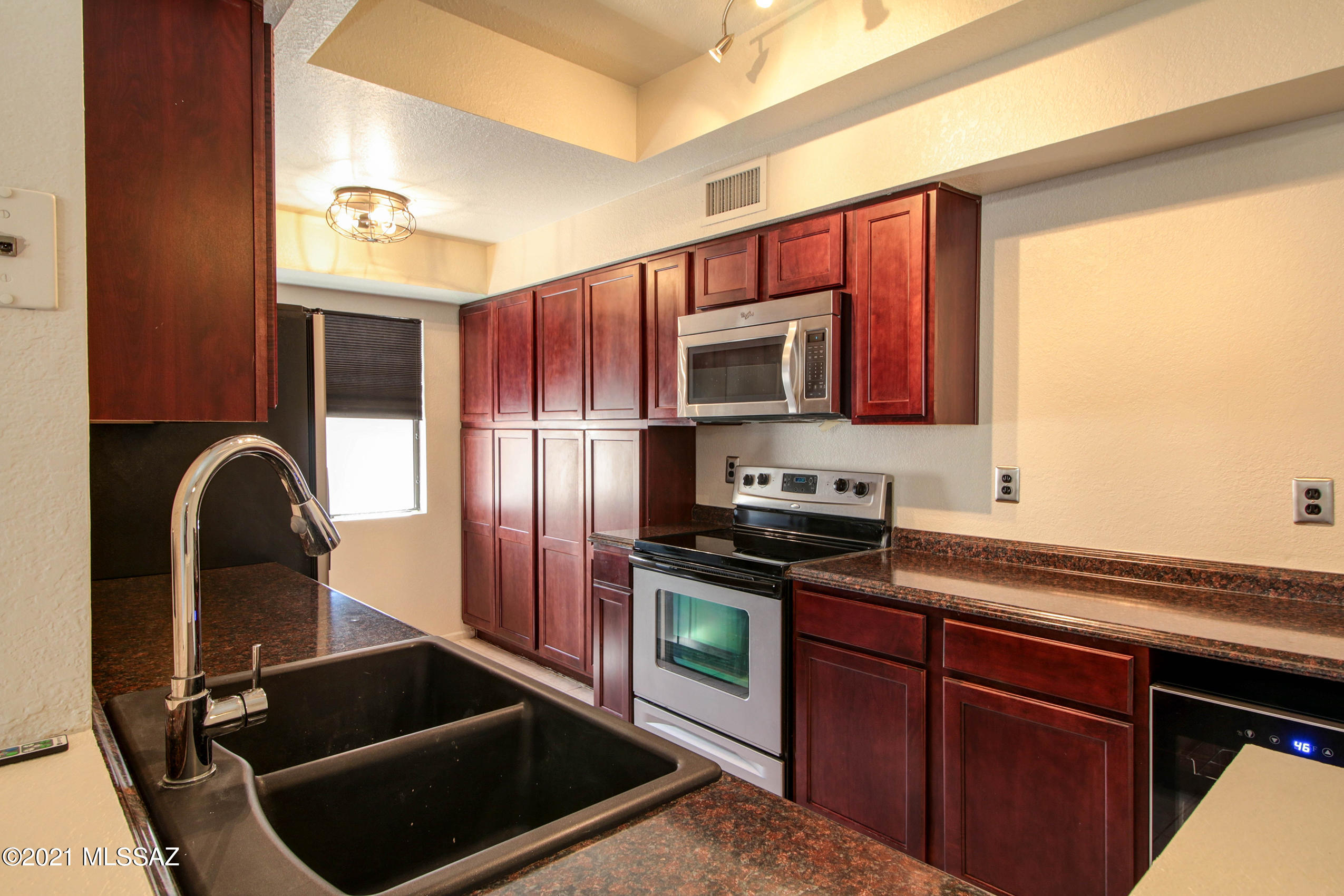Summertree Condominiums (1-224) - Residential Lease