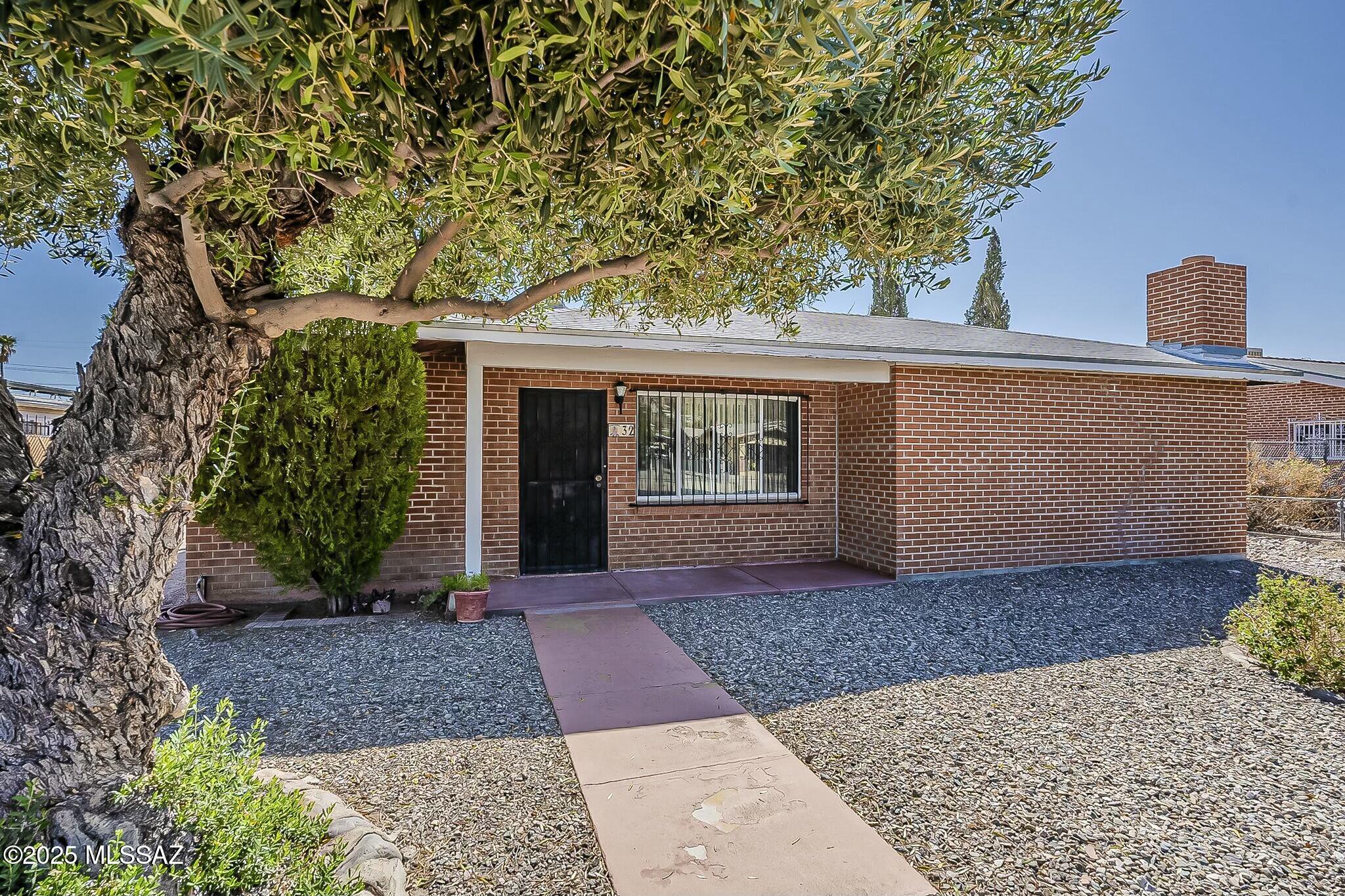 32 N Palomas Avenue