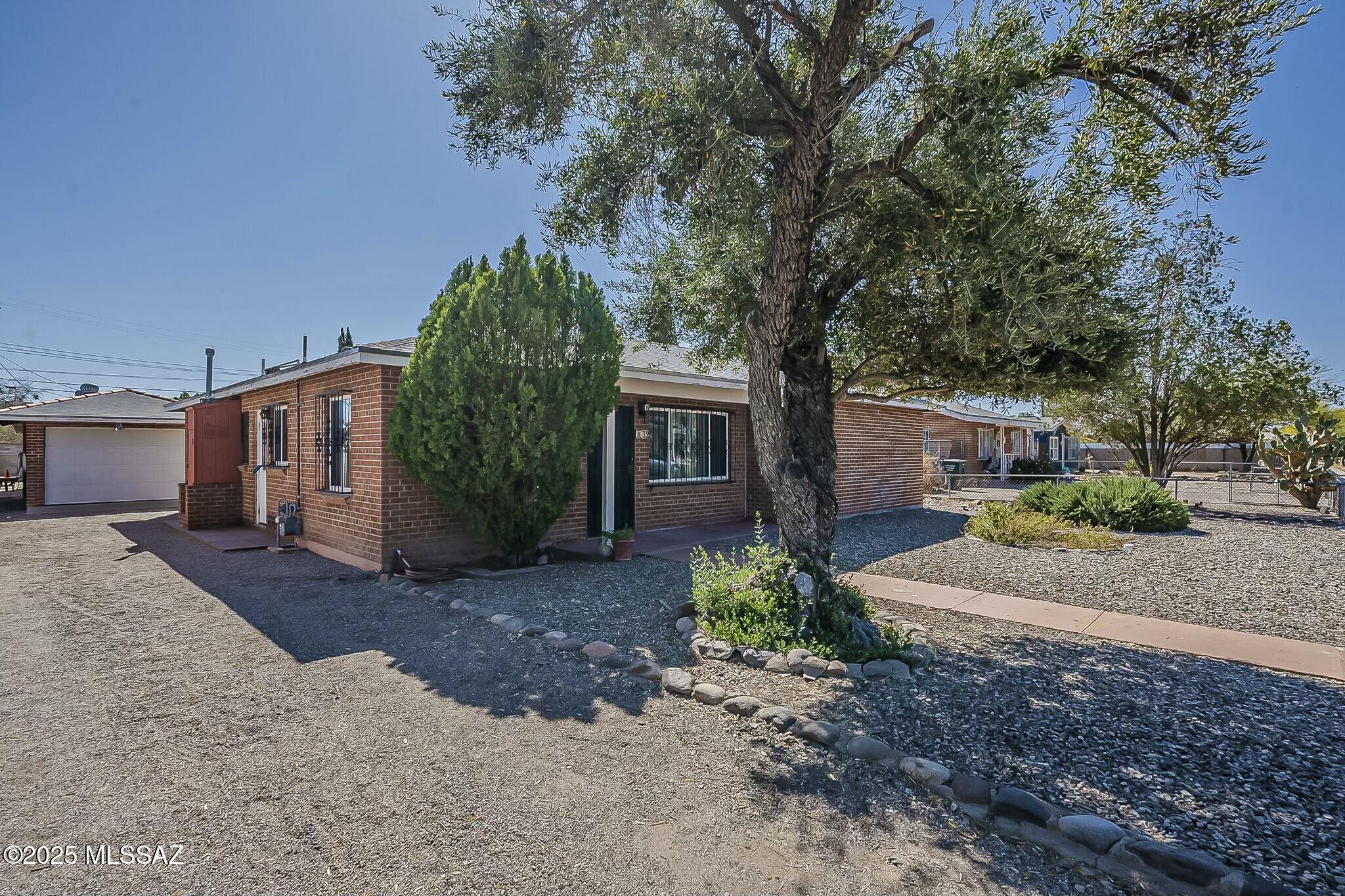 32 N Palomas Avenue
