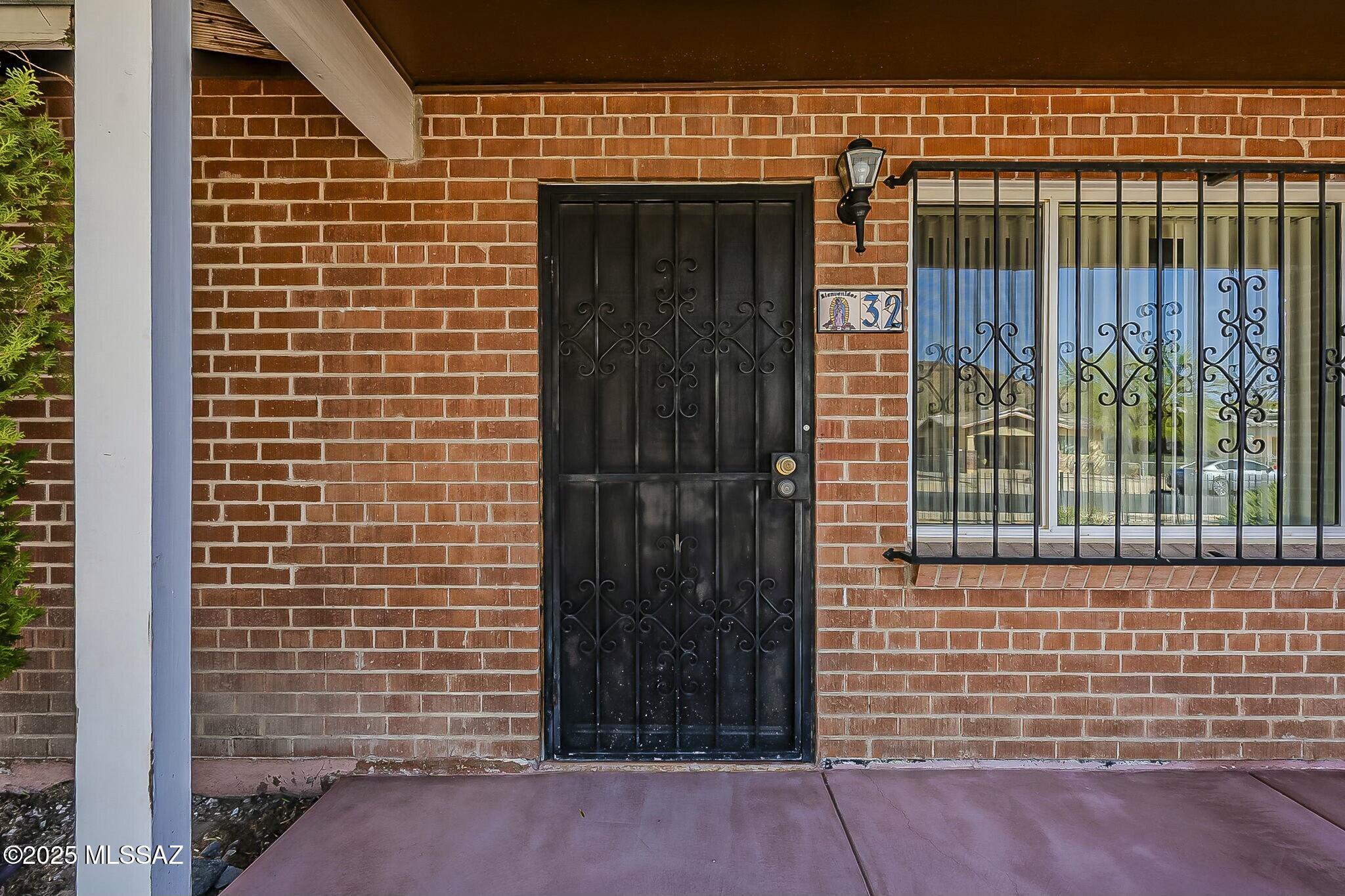 32 N Palomas Avenue