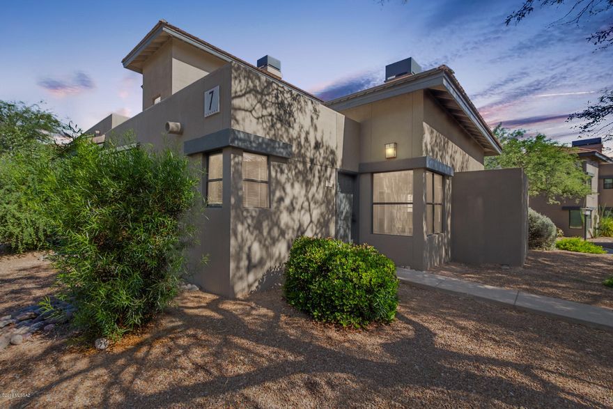 Dont miss this fantastic 2 bedroom north Tucson condo available highly sought after The Greens at Ventana Canyon. Excellent community offers breathtaking mountain views, meticulously kept landscaping, sparkling pools, a spa, workout facility and more. Inside is open and bright. Tall ceilings, no upstairs neighbor and only one shared wall. Gorgeous wood look flooring flows throughout the entire home. Stylish kitchen is complete with granite countertops and crisp, white cabinetry. Master retreat includes a private ensuite. Enjoy views from the privacy of your own covered patio. All just minutes from shopping and restaurants.