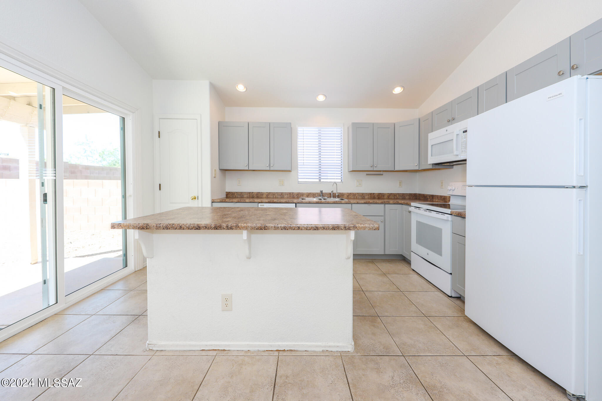 Mona Lisa (1-112) - Residential Lease